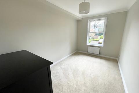 2 bedroom flat for sale, Portsmouth Road, Camberley GU15