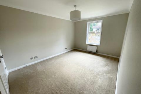 2 bedroom flat for sale, Portsmouth Road, Camberley GU15