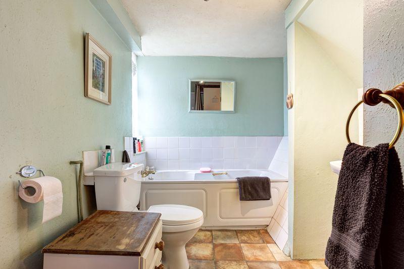 Bathroom tanhouse