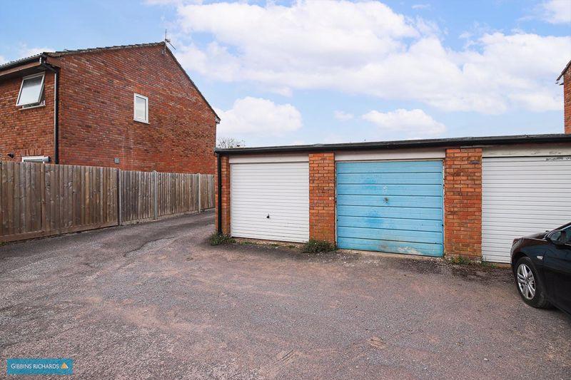 Garage/Parking