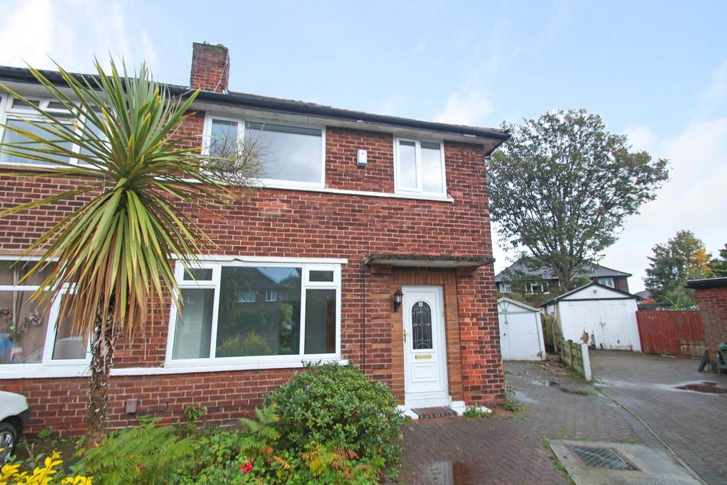 Beech Walk, Stretford, Manchester, M32 3 bed semidetached house £895 pcm (£207 pw)