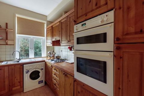 Flat 2, Lances Farnham Lane, Haslemere, GU27 1EZ