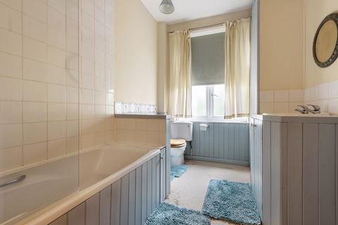 Flat 2, Lances Farnham Lane, Haslemere, GU27 1EZ
