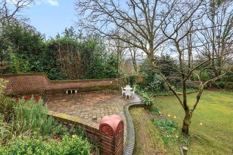 Flat 2, Lances Farnham Lane, Haslemere, GU27 1EZ
