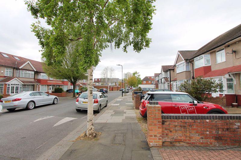 Hurley Road, Greenford 3 bed terraced house £1,850 pcm (£427 pw)