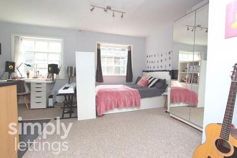 Studio to rent, Oriental Place, Brighton