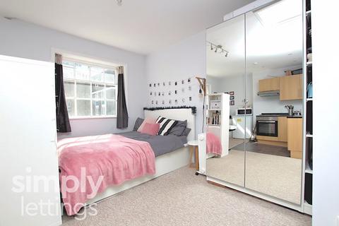 Studio to rent, Oriental Place, Brighton