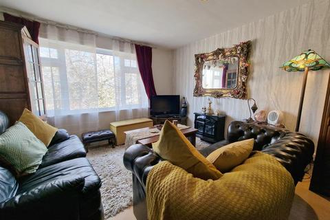 9b Hempstead Road, Kings Langley, WD4 8BJ