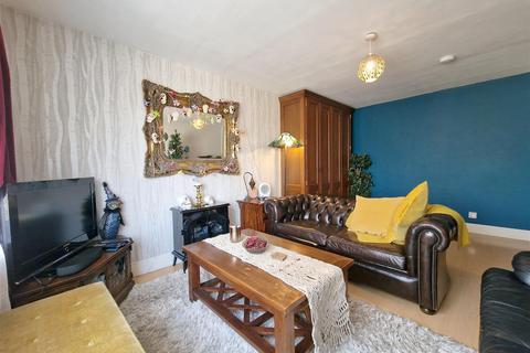 9b Hempstead Road, Kings Langley, WD4 8BJ