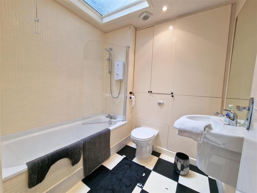 Bathroom.jpg