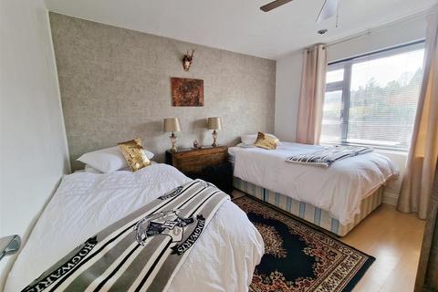 9b Hempstead Road, Kings Langley, WD4 8BJ