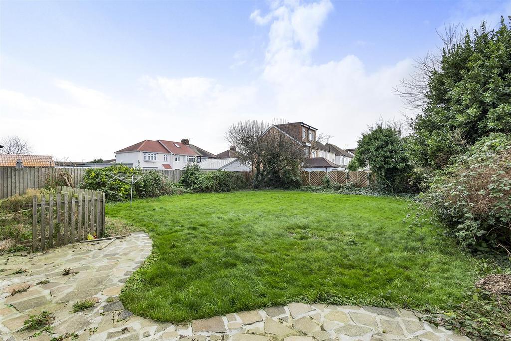 380 Upminster Road North, Rainham 3 bed semidetached house £550,000