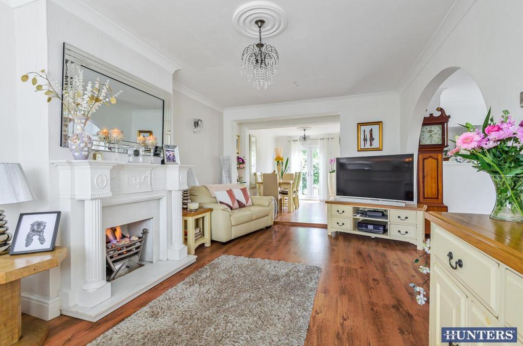 Warren Drive, Hornchurch 3 bed semidetached house £550,000