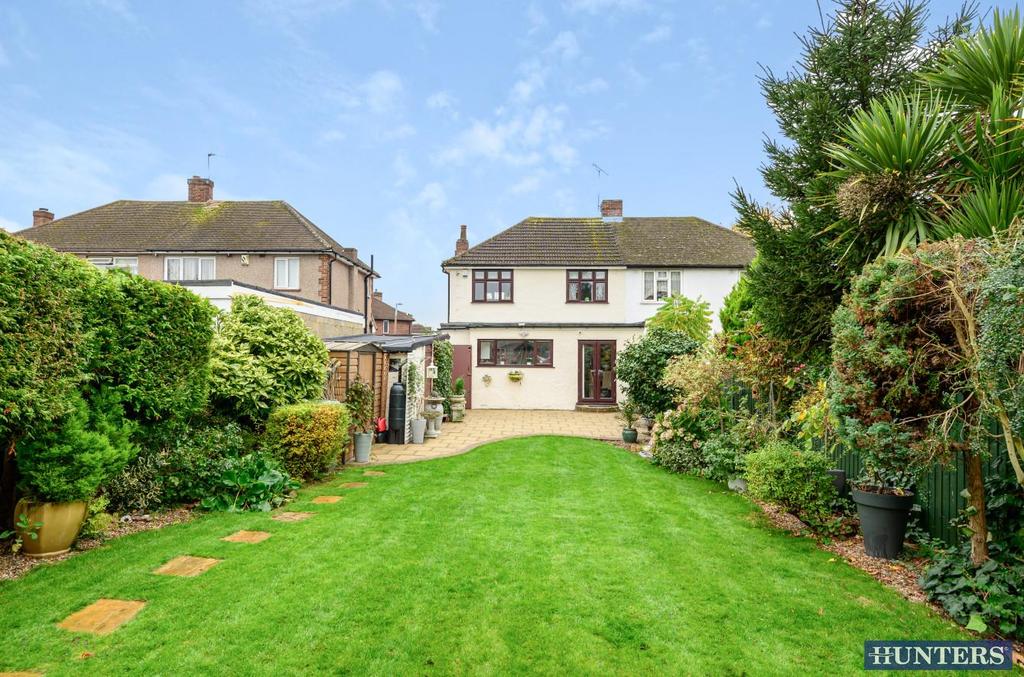 Warren Drive, Hornchurch 3 bed semidetached house £550,000