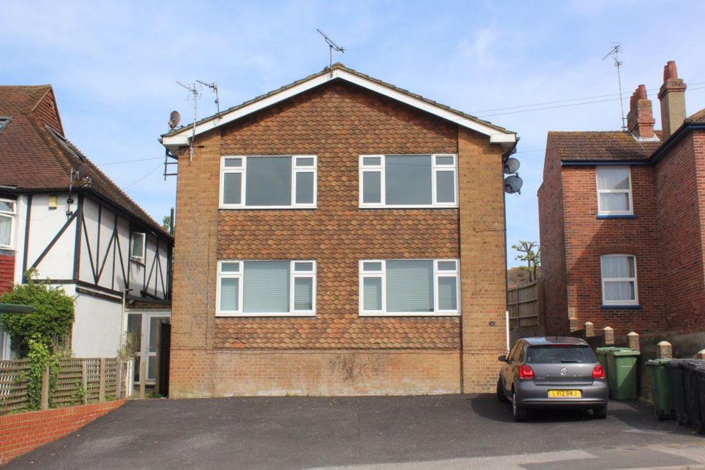 Holliers Hill, Bexhill on Sea 1 bed flat £695 pcm (£160 pw)