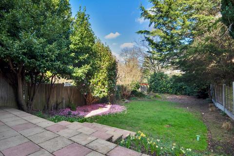 10 Chanctonbury Way, London, N12 7JD