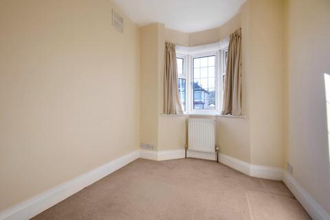 10 Chanctonbury Way, London, N12 7JD