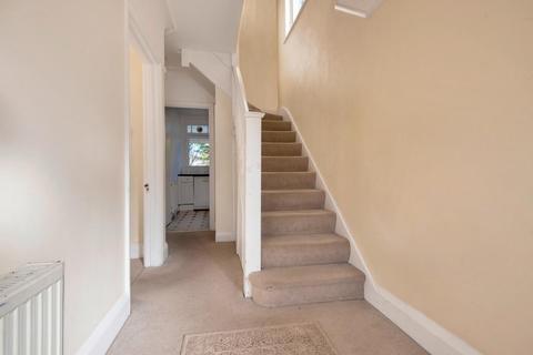 10 Chanctonbury Way, London, N12 7JD