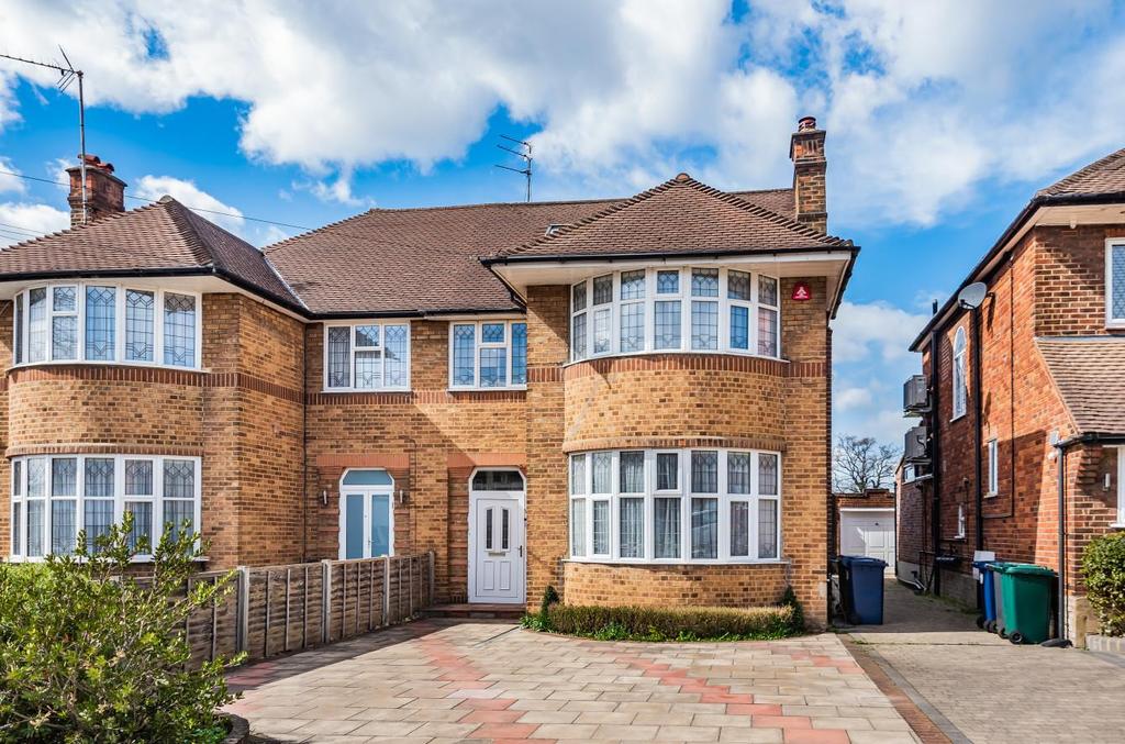 Southover, Woodside Park 4 bed semidetached house £1,100,000