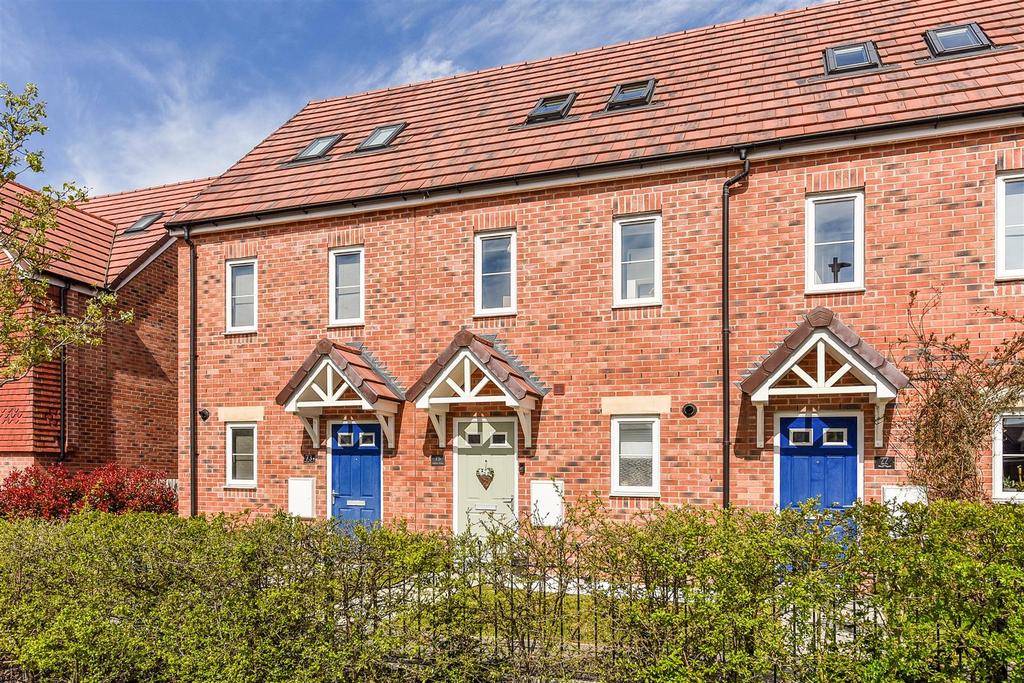 Halter Way, Andover 3 bed townhouse £280,000