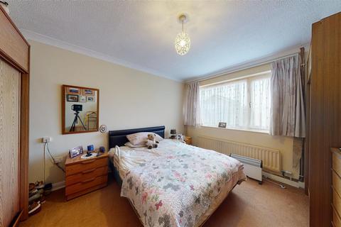 164 Lynwood, Folkestone, CT19 5DE