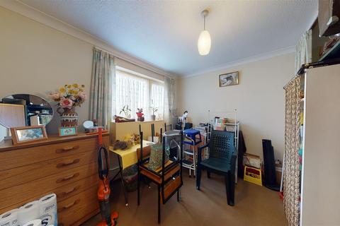 164 Lynwood, Folkestone, CT19 5DE