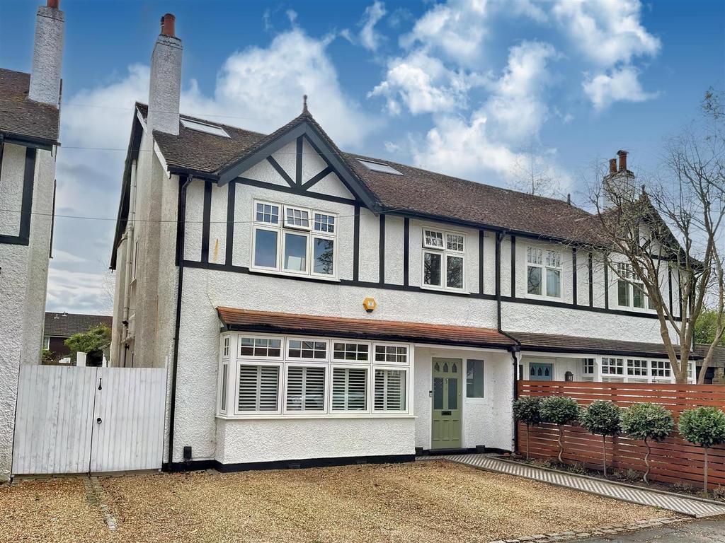 Bowes Road, WaltonOnThames 5 bed semidetached house £1,300,000