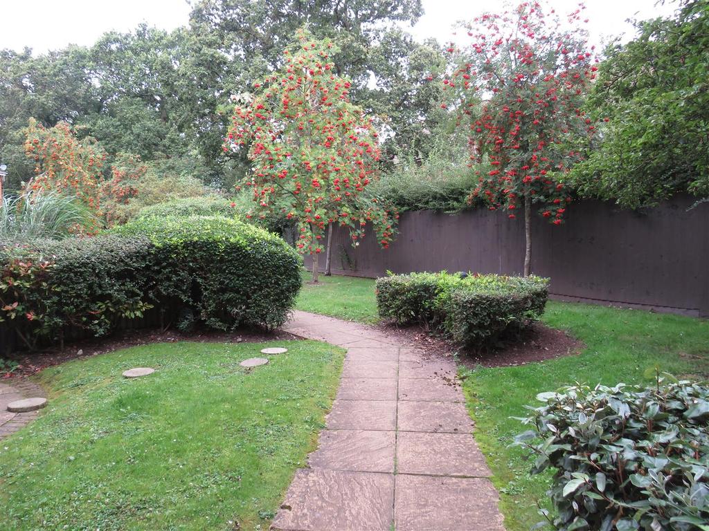 Warren House Walk, WALMLEY, Sutton Coldfield 2 bed apartment £775 pcm
