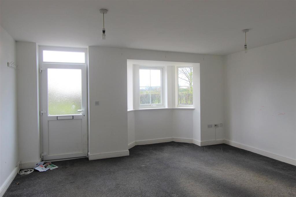 Hednesford Road, Heath Hayes, Cannock 2 bed apartment £550 pcm (£127 pw)