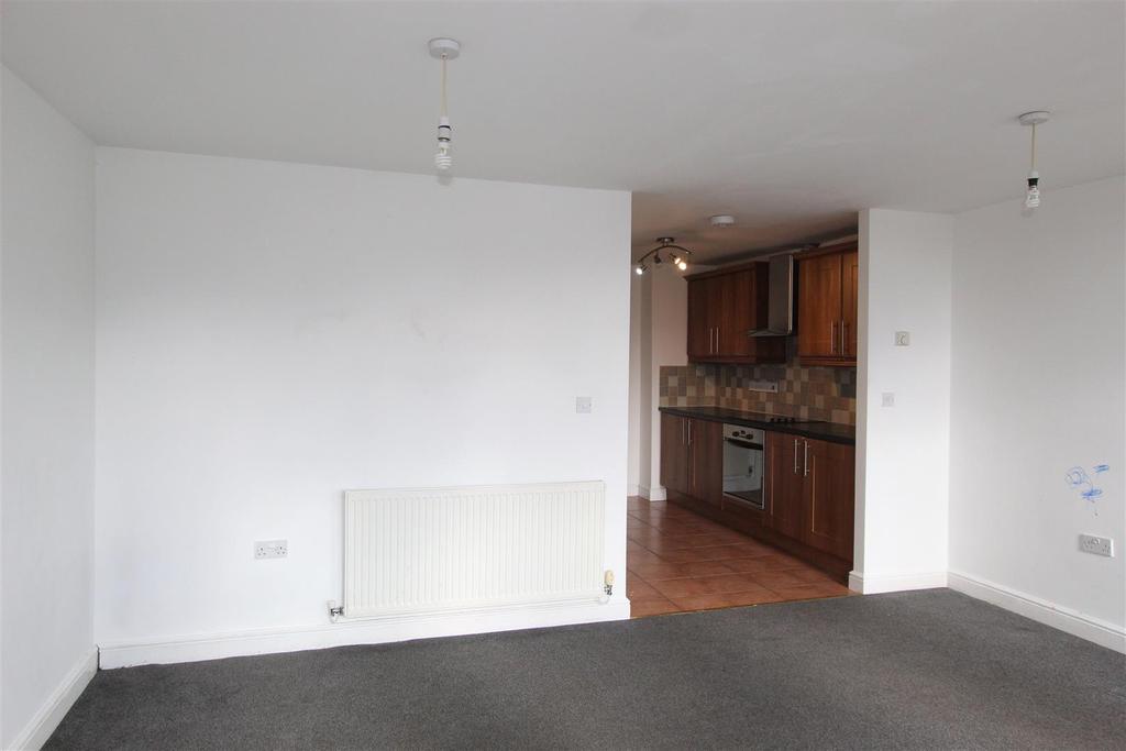Hednesford Road, Heath Hayes, Cannock 2 bed apartment £550 pcm (£127 pw)