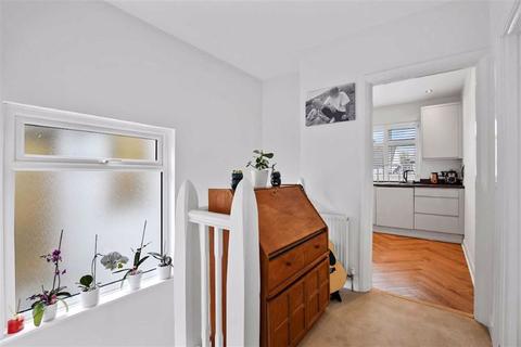 7b Wheathill Road, London, SE20 7XQ