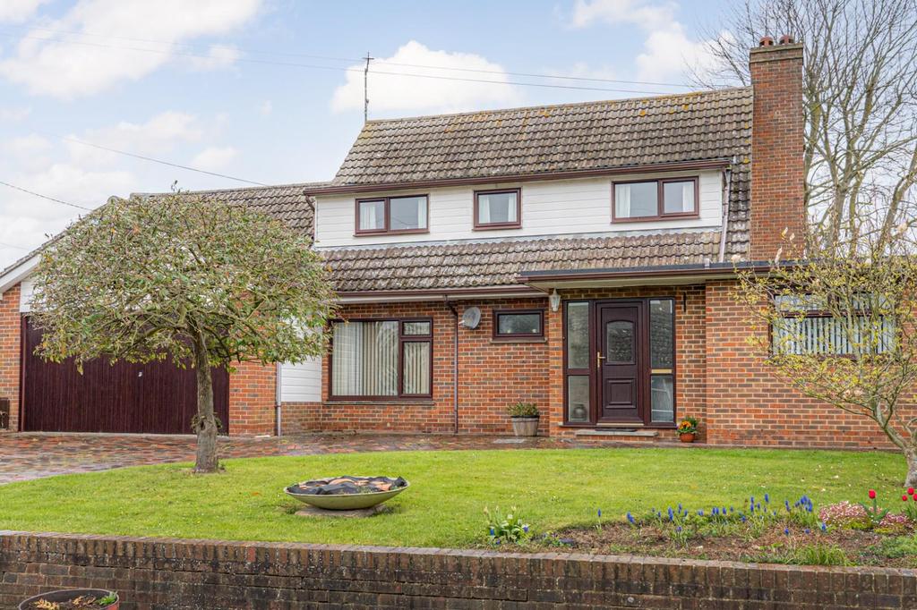 Cellar Hill, Lynsted, Sittingbourne 3 bed detached house £500,000