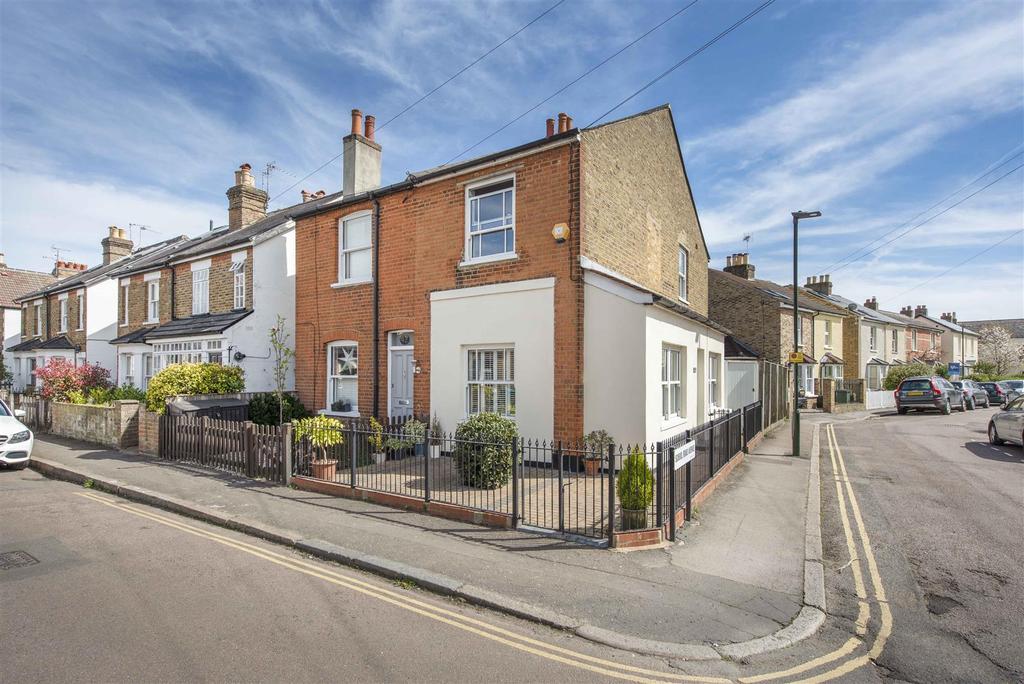 Wolsey Road, Hampton Hill 2 bed end of terrace house £625,000