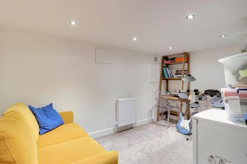 22 Back Lane, Horsforth, Leeds, LS18 4RF