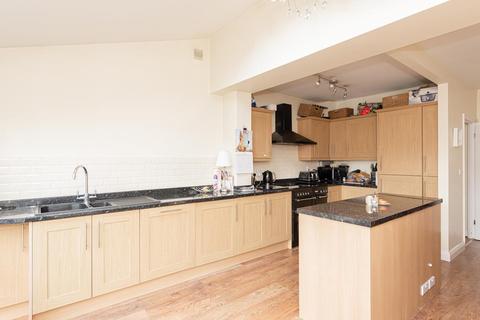 81 Vale Road, Worcester Park, KT4 7EB
