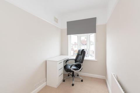 81 Vale Road, Worcester Park, KT4 7EB