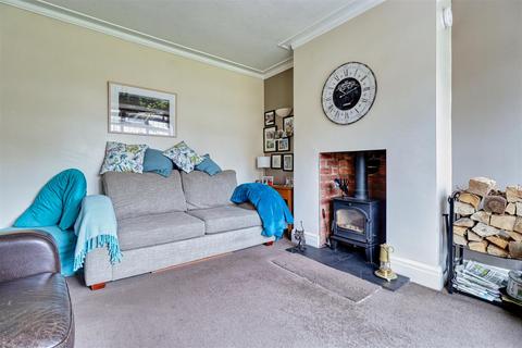 32 Airedale Drive, Horsforth, Leeds, LS18 5ED