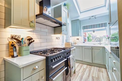 32 Airedale Drive, Horsforth, Leeds, LS18 5ED