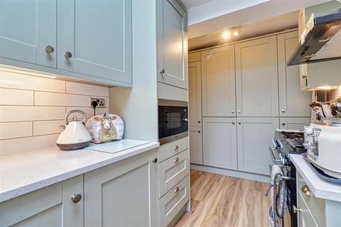 32 Airedale Drive, Horsforth, Leeds, LS18 5ED