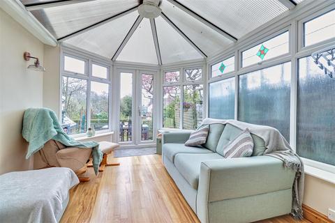 32 Airedale Drive, Horsforth, Leeds, LS18 5ED