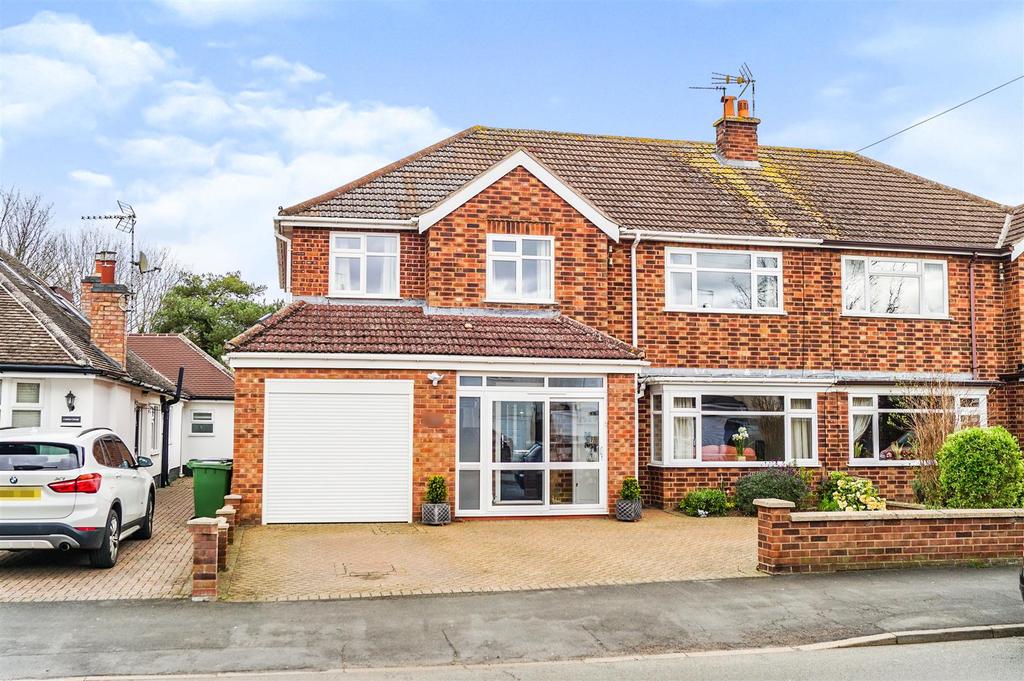 Landor Road, Whitnash, Leamington Spa 5 bed semidetached house £485,000