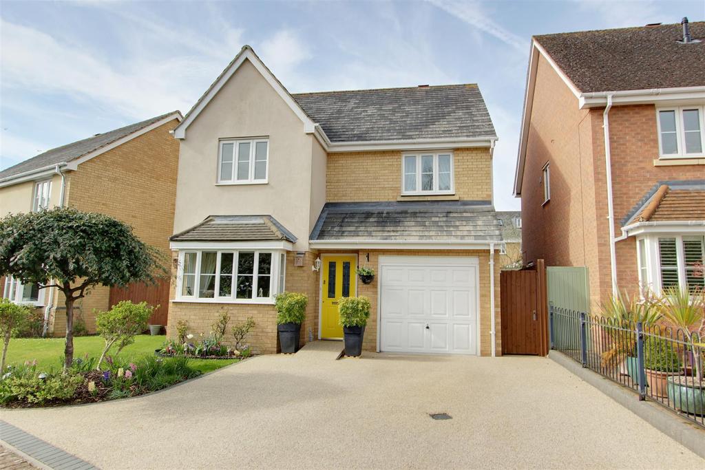Castlemead Village, Pitstone 3 bed house £595,000