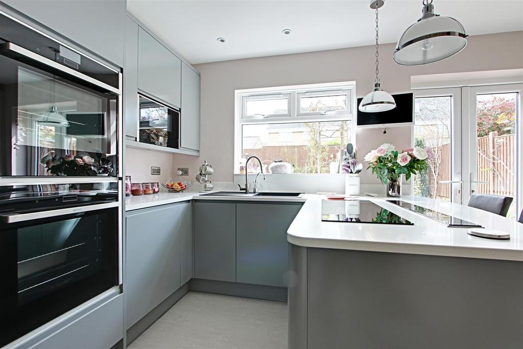 Kitchen 1.jpg