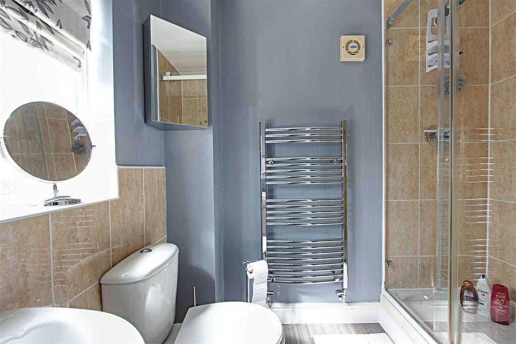 Master Ensuite.jpg