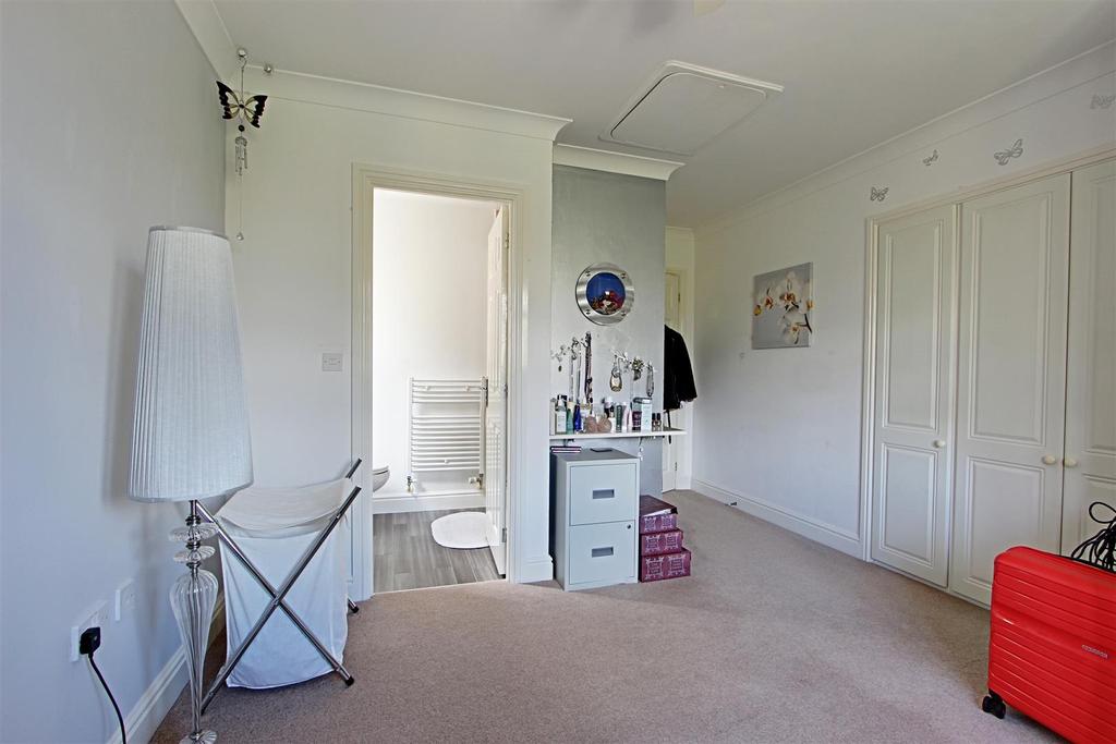 Bed 2 and ensuite.jpg