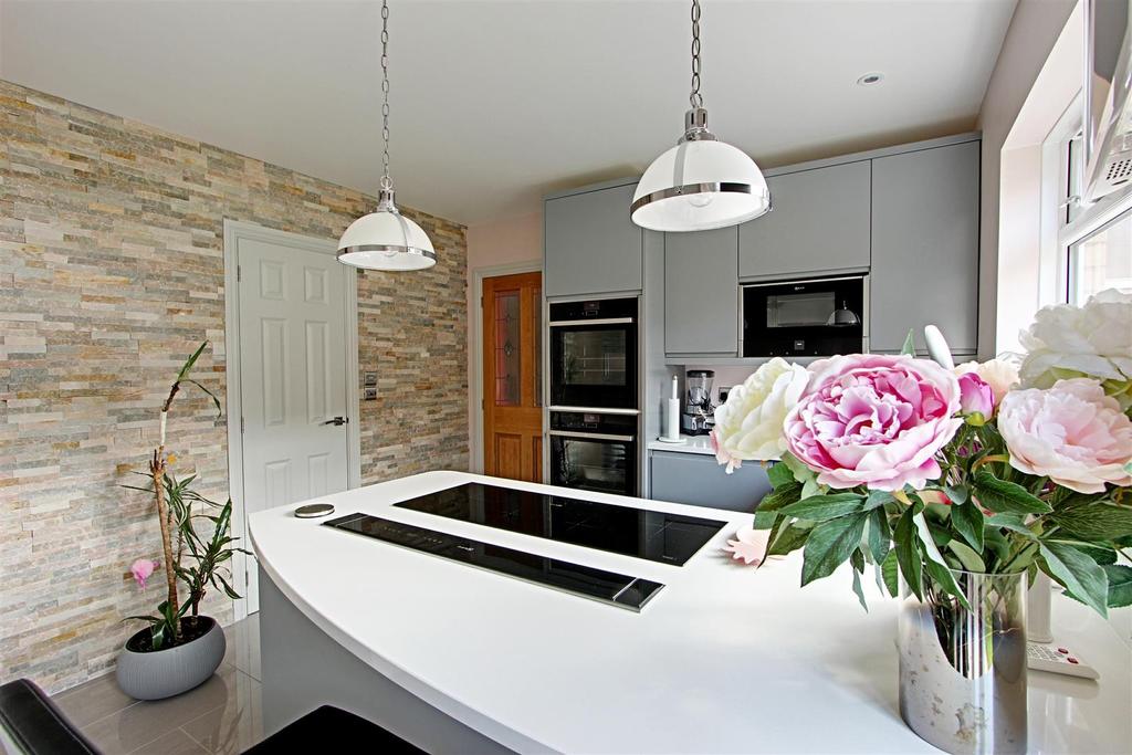 Kitchen 2.jpg