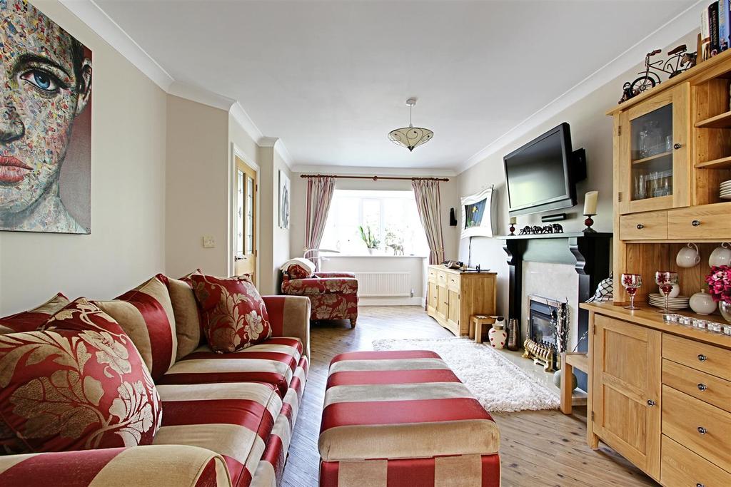 Living Room 1.jpg