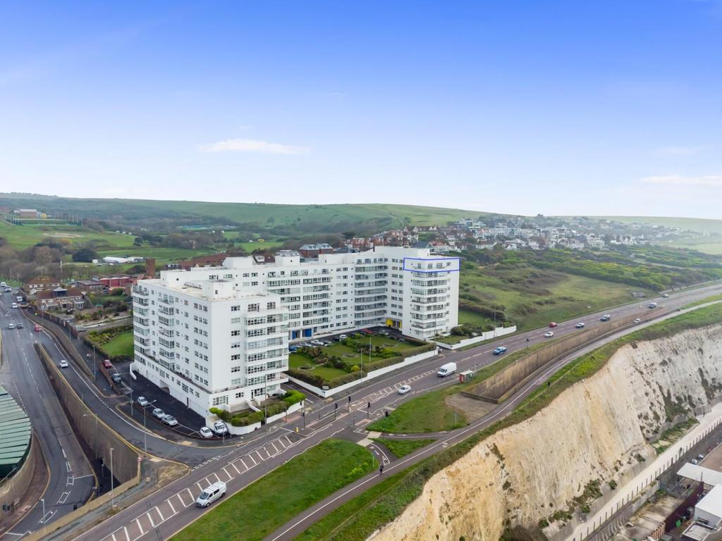 Marine Gate, Marine Drive, Brighton 3 bed apartment for sale £750,000