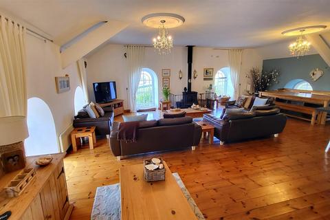 4 bedroom house for sale, Llanfair