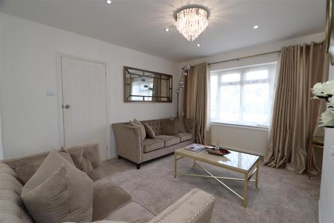 3 Oakbank, Hutton, Brentwood, CM13 1DN